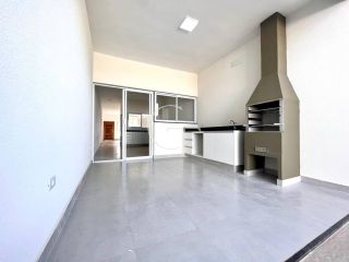 Casa térrea com três suítes e quintal amplo para locação no Condomínio Garden Ville