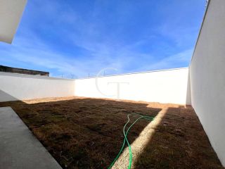 Casa térrea com três suítes e quintal amplo para locação no Condomínio Garden Ville