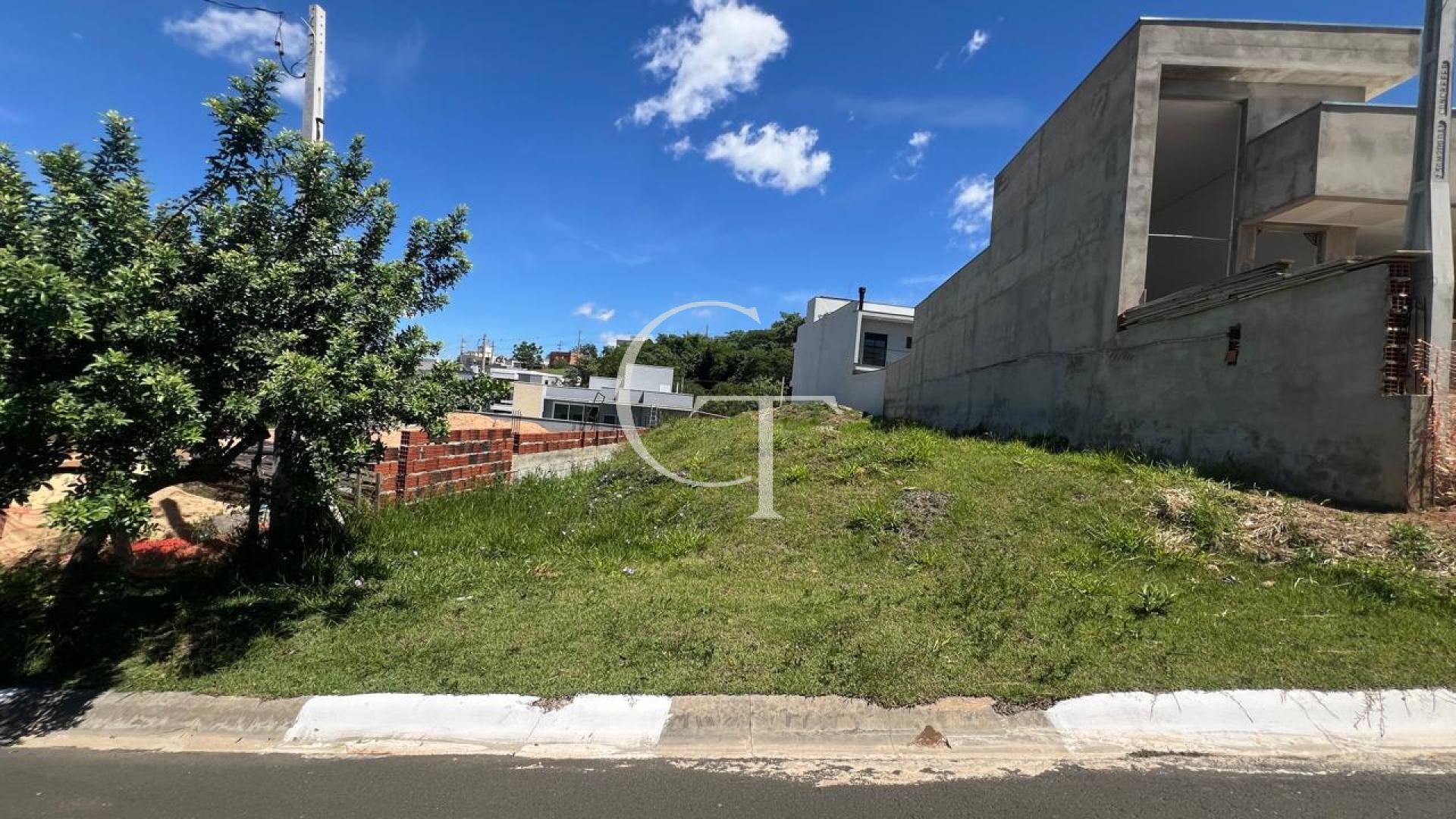 Terreno á Venda de 270 metros no Condomínio residencial Garden Ville -Itu