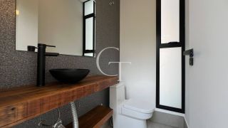 Casa Térrea Moderna no Condomínio Reserva Saint Paul Itu com piscina e spa aquecidos