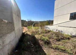 Terreno no Jardim Paulista III com fundo para área verde. Localização tranquila, rua sem saída e projeto aprovado.
