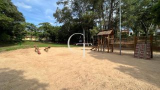 Casa térrea, com piscina e espaço gourmet completo