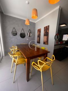 Casa térrea, com piscina e espaço gourmet completo