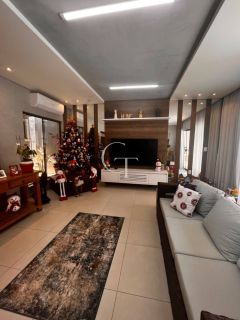 Casa térrea, com piscina e espaço gourmet completo