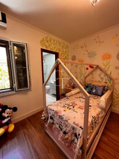 Casa térrea, com piscina e espaço gourmet completo