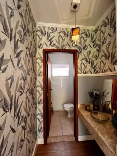 Casa térrea, com piscina e espaço gourmet completo