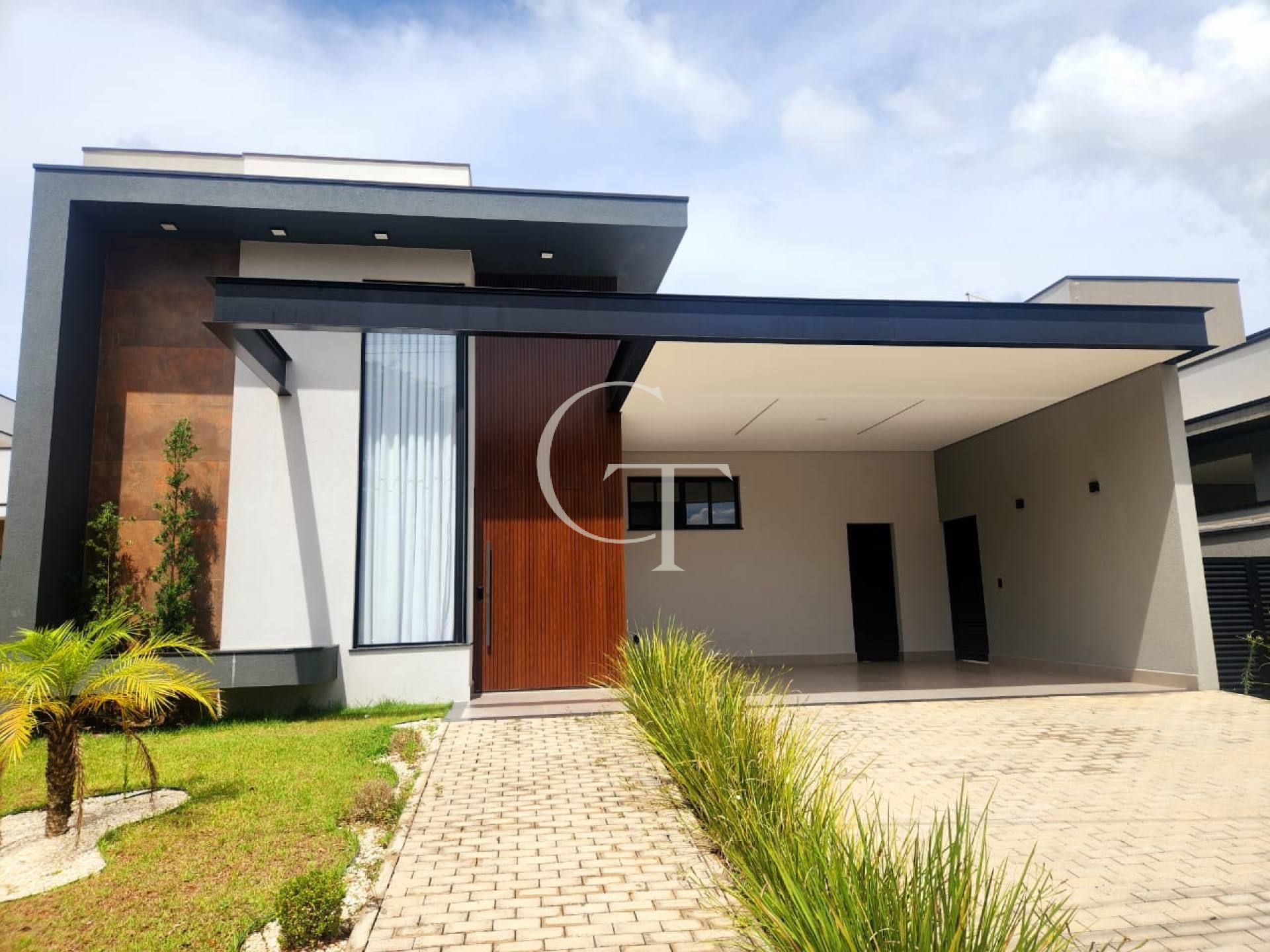 Casa à Venda no Condomínio Portal dos Bandeirantes em Salto