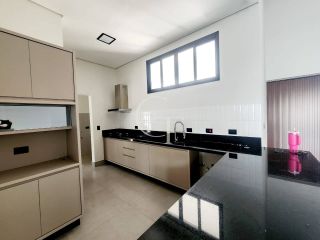 Casa à Venda no Condomínio Portal dos Bandeirantes em Salto