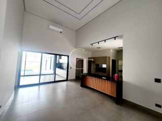 Casa à Venda no Condomínio Portal dos Bandeirantes em Salto