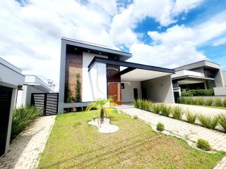 Casa à Venda no Condomínio Portal dos Bandeirantes em Salto