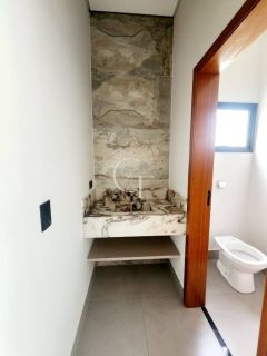 Casa à Venda no Condomínio Portal dos Bandeirantes em Salto