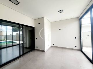 Casa à Venda no Condomínio Portal dos Bandeirantes em Salto