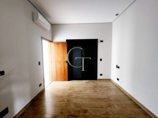 Casa à Venda no Condomínio Portal dos Bandeirantes em Salto