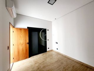 Casa à Venda no Condomínio Portal dos Bandeirantes em Salto