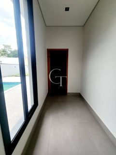 Casa à Venda no Condomínio Portal dos Bandeirantes em Salto