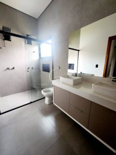 Casa à Venda no Condomínio Portal dos Bandeirantes em Salto