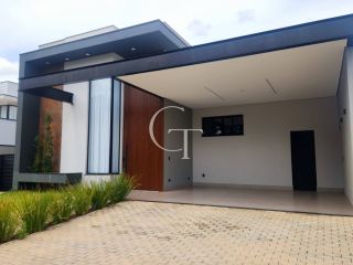 Casa à Venda no Condomínio Portal dos Bandeirantes em Salto