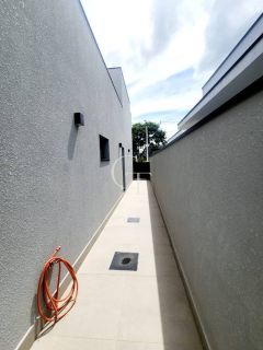 Casa à Venda no Condomínio Portal dos Bandeirantes em Salto