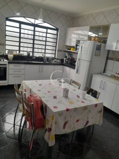 Casa Térrea à Venda com Espaço Gourmet no Santa Marta em Salto SP