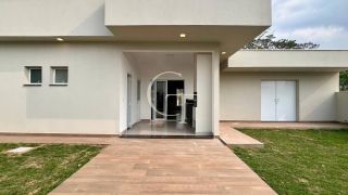 Casa para Locação no Condomínio Garden Ville com 3 suítes, espaço gourmet e quintal amplo