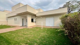 Casa para Locação no Condomínio Garden Ville com 3 suítes, espaço gourmet e quintal amplo