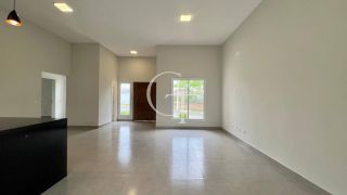 Casa para Locação no Condomínio Garden Ville com 3 suítes, espaço gourmet e quintal amplo