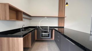 Casa para Locação no Condomínio Garden Ville com 3 suítes, espaço gourmet e quintal amplo