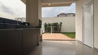 Casa para Locação no Condomínio Garden Ville com 3 suítes, espaço gourmet e quintal amplo