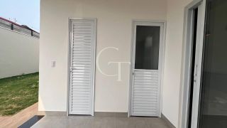 Casa para Locação no Condomínio Garden Ville com 3 suítes, espaço gourmet e quintal amplo