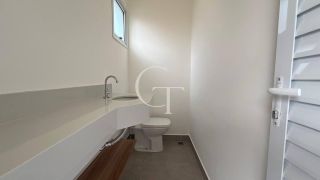 Casa para Locação no Condomínio Garden Ville com 3 suítes, espaço gourmet e quintal amplo