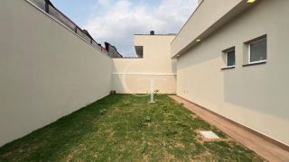 Casa para Locação no Condomínio Garden Ville com 3 suítes, espaço gourmet e quintal amplo