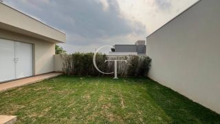 Casa para Locação no Condomínio Garden Ville com 3 suítes, espaço gourmet e quintal amplo