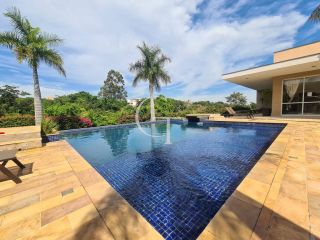 Casa para Locação no Condomínio Garden Ville com 3 suítes, espaço gourmet e quintal amplo