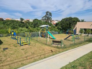 Casa para Locação no Condomínio Garden Ville com 3 suítes, espaço gourmet e quintal amplo