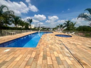 Casa à Venda com 3 suítes e Piscina no Condomínio Mirante dos Ypês em Salto SP