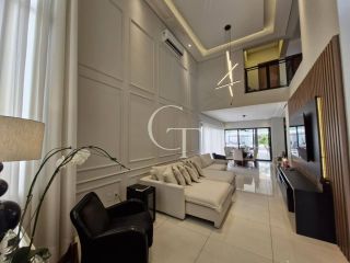 Casa à Venda com 3 suítes e Piscina no Condomínio Mirante dos Ypês em Salto SP