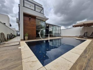 Casa à Venda com 3 suítes e Piscina no Condomínio Mirante dos Ypês em Salto SP