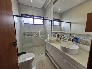 Casa à Venda com 3 suítes e Piscina no Condomínio Mirante dos Ypês em Salto SP