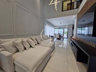 Casa à Venda com 3 suítes e Piscina no Condomínio Mirante dos Ypês em Salto SP