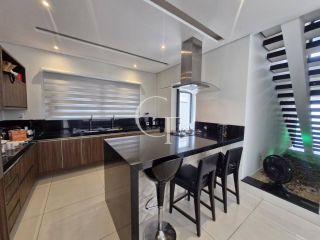 Casa à Venda com 3 suítes e Piscina no Condomínio Mirante dos Ypês em Salto SP