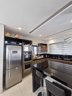 Casa à Venda com 3 suítes e Piscina no Condomínio Mirante dos Ypês em Salto SP