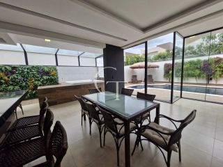 Casa à Venda com 3 suítes e Piscina no Condomínio Mirante dos Ypês em Salto SP