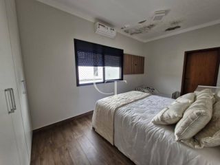 Casa à Venda com 3 suítes e Piscina no Condomínio Mirante dos Ypês em Salto SP