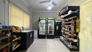 Casa para Aluguel com Piscina, 3 Suítes, Área Gourmet  no Condomínio Reserva Parque do Varvito