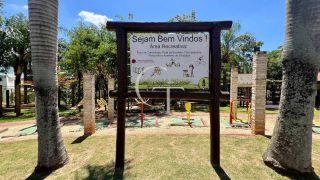 Casa para Aluguel com Piscina, 3 Suítes, Área Gourmet  no Condomínio Reserva Parque do Varvito