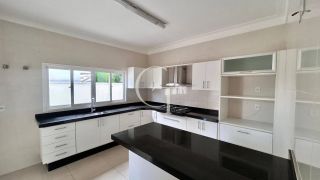 Casa para Aluguel com Piscina, 3 Suítes, Área Gourmet  no Condomínio Reserva Parque do Varvito