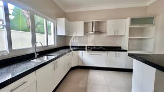 Casa para Aluguel com Piscina, 3 Suítes, Área Gourmet  no Condomínio Reserva Parque do Varvito