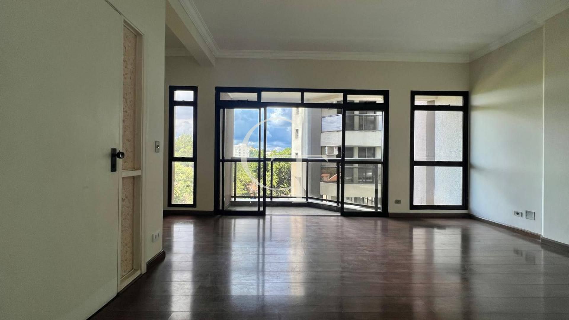 Apartamento à Venda com 3 Dormitórios com Suíte e Varanda no Edifício Villa Di Ravena