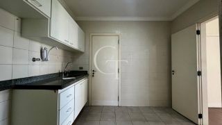 Apartamento à Venda com 3 Dormitórios com Suíte e Varanda no Edifício Villa Di Ravena