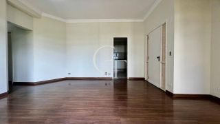 Apartamento à Venda com 3 Dormitórios com Suíte e Varanda no Edifício Villa Di Ravena